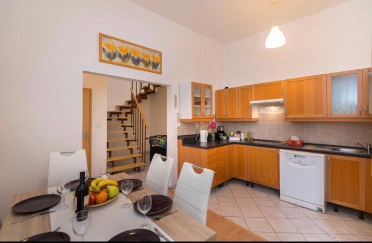 براغ Apartment Stepanska المظهر الخارجي الصورة