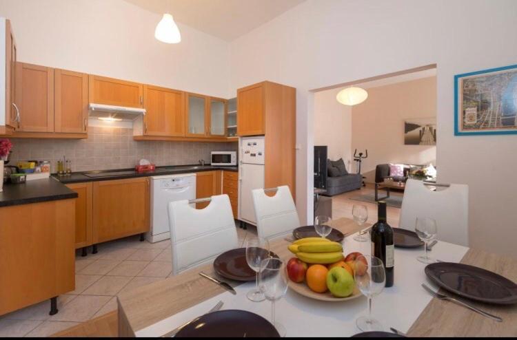 براغ Apartment Stepanska المظهر الخارجي الصورة