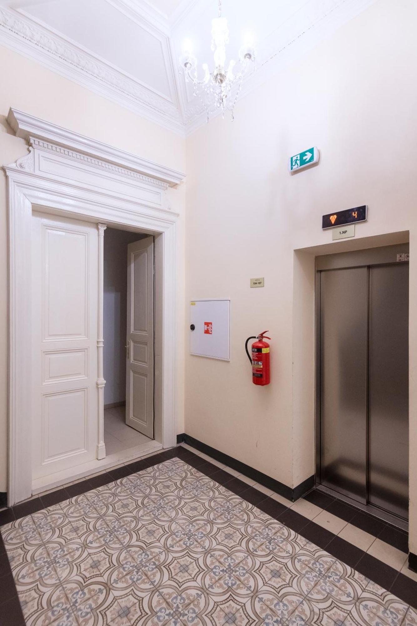 براغ Apartment Stepanska المظهر الخارجي الصورة